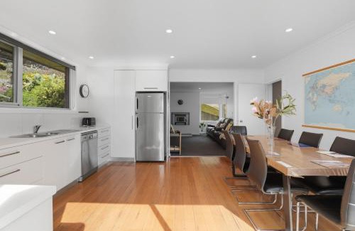 West Hobart House | Large house close to the city tranquil setting