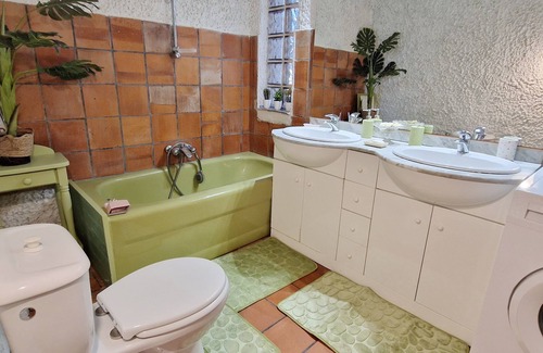 Brignac-la-Plaine House | Large house with covered terrace in the countryside, panoramic view