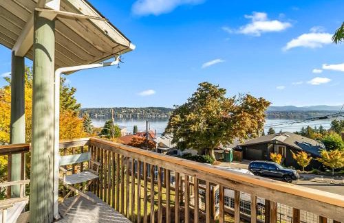 Rainier Valley Apartment | Large Lk Washington View Family Home