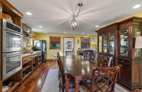 Rainier Valley Apartment | Large Lk Washington View Family Home