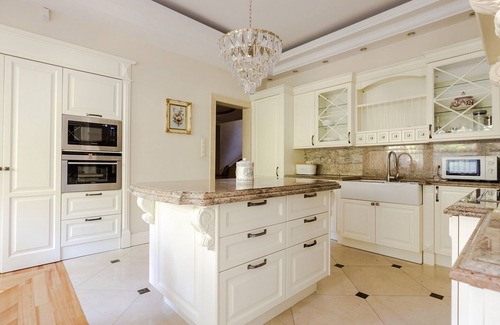 Lesznowola Villa | Large luxury villa with indoor pool 25 mins to central Warsaw