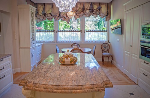 Lesznowola Villa | Large luxury villa with indoor pool 25 mins to central Warsaw