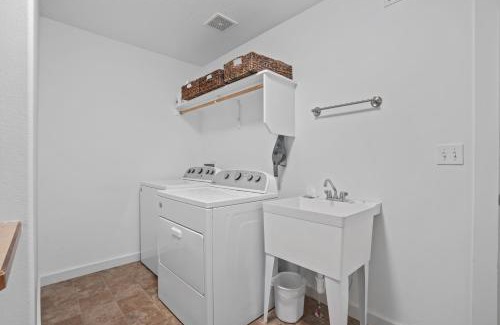 Nampa House | Large Nampa Gathering! Basketball courts Community