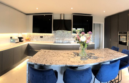 Wimborne House | Large outstanding house, 20 mins from the beach with gardens, pool & hot tub