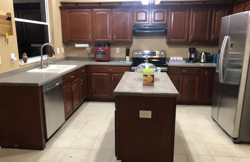 Lakeview Village House | Large Pool Home for Fun, Faith & Family!nn