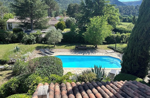 Signes House | Large Provencal House with Pool. Walking distance to supermarket and restaurants