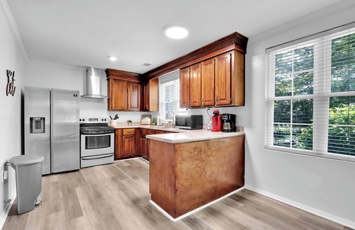 Macon House | Large Retreat with Hot Tub + Big Yard, Sleeps 16!