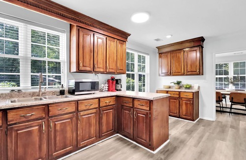 Macon House | Large Retreat with Hot Tub + Big Yard, Sleeps 16!