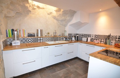 Bize-Minervois House | Large roof terrace|BBQ|2 min walk river swimming!