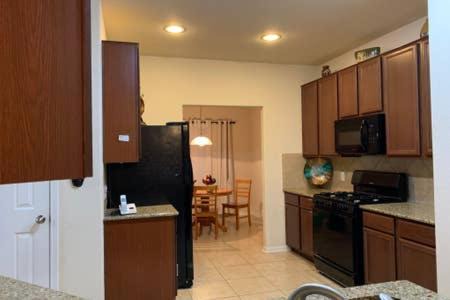 Barker House | Large, Sanitary 5 Bedroom House With A View In West Houston, Free WiFi