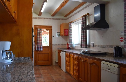Alcalali Villa | Large, Spacious Villa