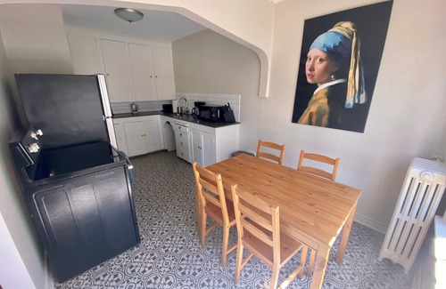 Lower Queen Anne Apartment | Large Studio Apartment at the Space Needle!