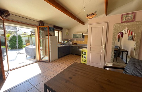 Dammarie Les Lys Cottage | Large studio close to the forest