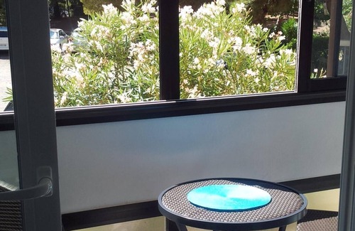 Balaruc-les-Bains Apartment | Large T2 (1 bedroom) 50m2 - CURE area (50m), Beaches, Center + WIFI + residence parking