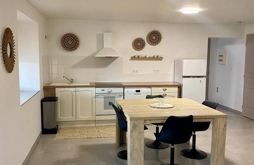 Proissans Apartment | Large T2, cosy quiet 5 minutes from Sarlat. pets welcome