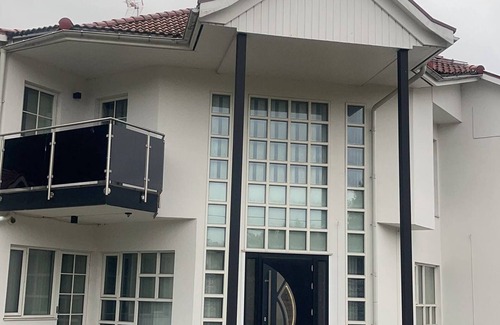 Flemingsberg Villa | Large Villa in Huddinge