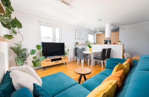 Targowek Apartment | Las Bródnowski Urban Jungle Apartment by BookingHost