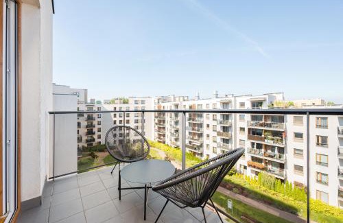 Targowek Apartment | Las Bródnowski Urban Jungle Apartment by BookingHost