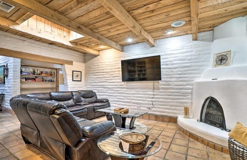 Mesilla Park House | Las Cruces Home La Casa Blanca with Courtyard