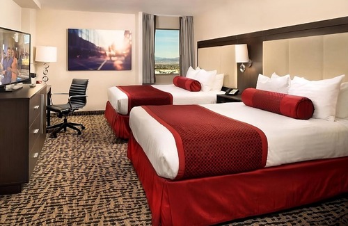 Gateway District Hotel | Las Vegas Escape! 3 Great Units, Casino, Pool, Close to High Roller!