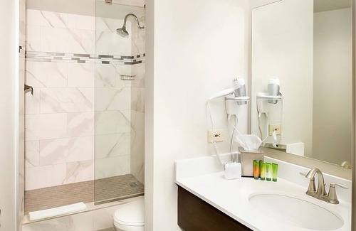 Gateway District Hotel | Las Vegas Escape! 3 Great Units, Casino, Pool, Close to High Roller!