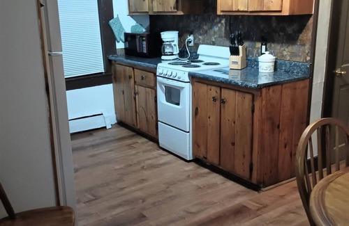 Plymouth Apartment | Launch your next adventure from here: plenty of beds, plenty of parking, plenty of fun