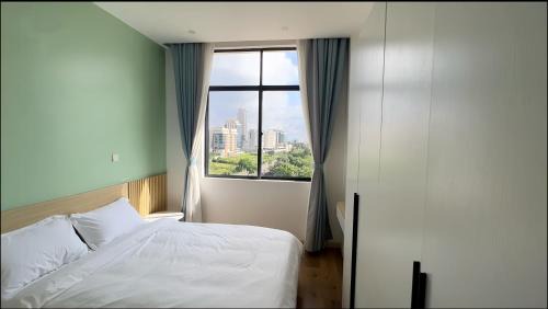 Nairobi Upper Hill Apartment | Laurel Hill Suites CBD 2BR Apt, Spacious Balcony