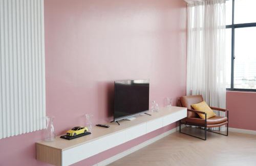 Nairobi Upper Hill Apartment | Laurel Hill Suites CBD 2BR Apt, Spacious Balcony