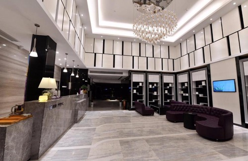 Huiyang Hotel | Lavande Hotel Huizhou High-speed Railway South Station Wanlian Square