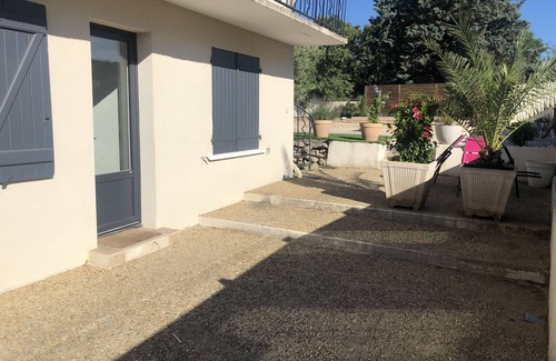 Lussan Apartment | Lavender 2-room apartment in villa 7km from Les Concluses de Lussan