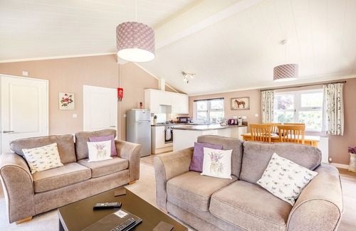 Charlton Horethorne Cottage | LAVENDER LODGE, pet friendly, with a garden in Charlton Horethorne