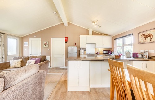 Charlton Horethorne Cottage | LAVENDER LODGE, pet friendly, with a garden in Charlton Horethorne