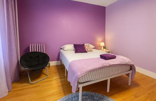 Harlem Apartment | Lavender style Room