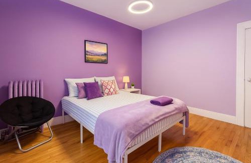 Harlem Apartment | Lavender style Room