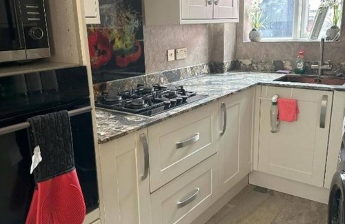 Heath House | Lavish 3 story house: Single Room with Shared Bathroom