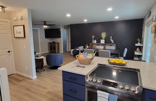 Motley House | Lavish Lake Home on Shamineau - NEW RENOVATION!