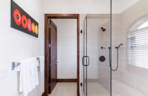 Creston House | Lavish Ranch Villa with a Private Lake in 150 Majestic Acres