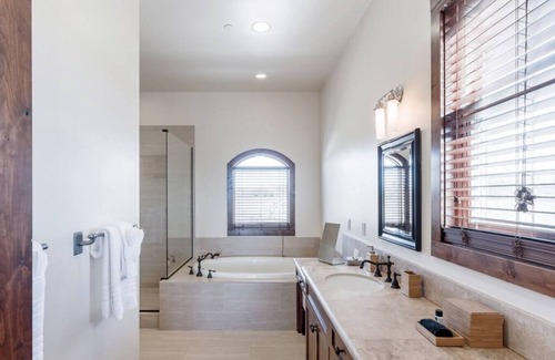 Creston House | Lavish Ranch Villa with a Private Lake in 150 Majestic Acres