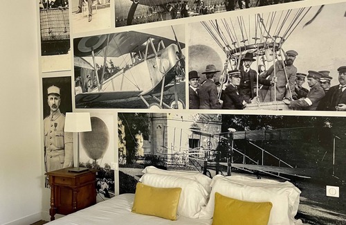 Bouchemaine Bed & Breakfast | Lavishly decorated double room at Château Le Fresne