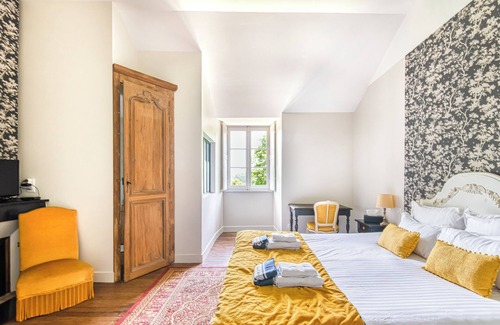 Bouchemaine Bed & Breakfast | Lavishly decorated double room at Château Le Fresne