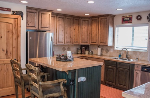 Sweetwater House | Lazy Bear Getaway - 6 Bedrooms, 3 Baths, Sleeps 30, Includes Ideal Beach Access