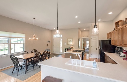 Fleetwood Cottage | Lazy Days on the New River | Waterfront Cabin | Close to Downtown