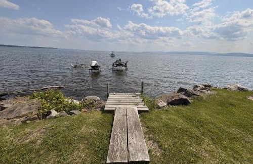Malletts Bay House | Lazy Lake Days