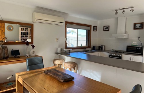 Waterhouse Villa | Lazy Sails Port - Pets welcome outside , WiFi