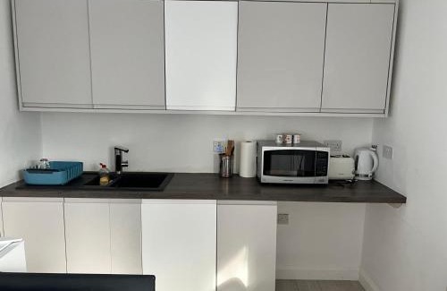 Becontree Apartment | Ldn Studio-Free Parking-15 min to Elizabeth Line