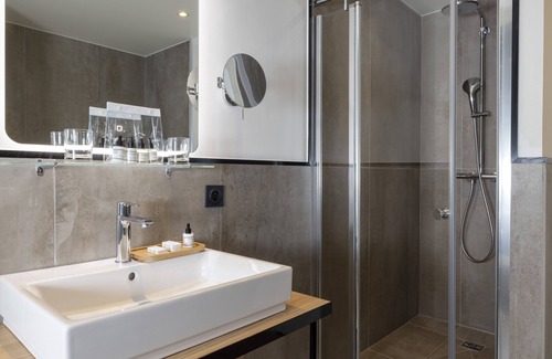 Neuilly-sur-Seine Hotel | Le 5 Particulier