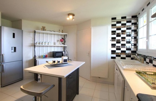 Estialescq Apartment | Le Belvue, a relaxing stay with a view of the Pyrenees mountain range