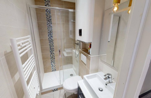 Quartier des Eaux-Claires Apartment | Le bercail 🐣| 4 Bedrooms #DJ