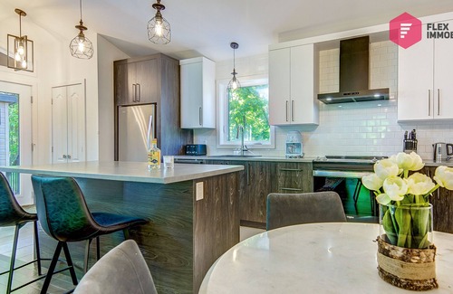 Pont-Rouge Ski Chalet | ⭐ Le Céleste de Portneuf 🪐 Hot tub in the forest ⭐