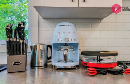 Pont-Rouge Ski Chalet | ⭐ Le Céleste de Portneuf 🪐 Hot tub in the forest ⭐